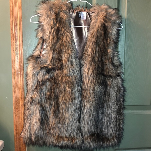 H&M Jackets & Blazers - New H&M Faux Fur Vest Size 4